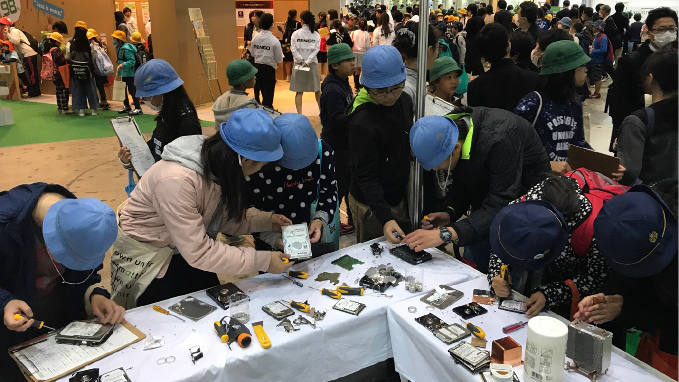 パソコン解体ワークショップの様子